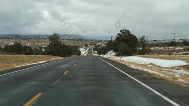 路旅行美国锡安布莱斯峡谷开车汽车犹他州搭便车旅行美国路线迪克西森林冬天当地的旅程平静大气雪山视图车